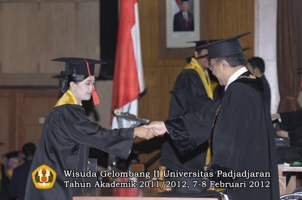 wisuda-fakultas-hukum-oleh-rektor-123