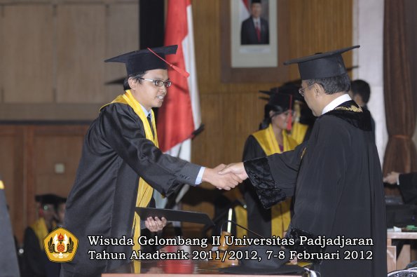 wisuda-fakultas-hukum-oleh-rektor-129