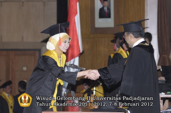 wisuda-fakultas-hukum-oleh-rektor-131