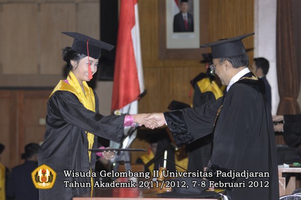 wisuda-fakultas-hukum-oleh-rektor-136