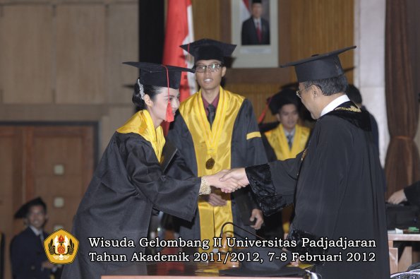 wisuda-fakultas-hukum-oleh-rektor-137