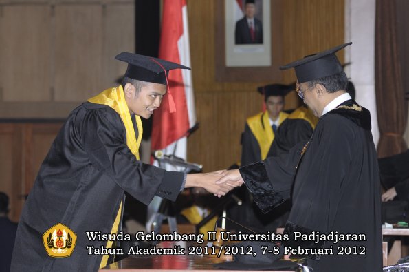 wisuda-fakultas-hukum-oleh-rektor-142