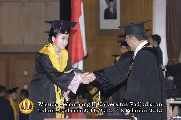 wisuda-fakultas-hukum-oleh-rektor-160