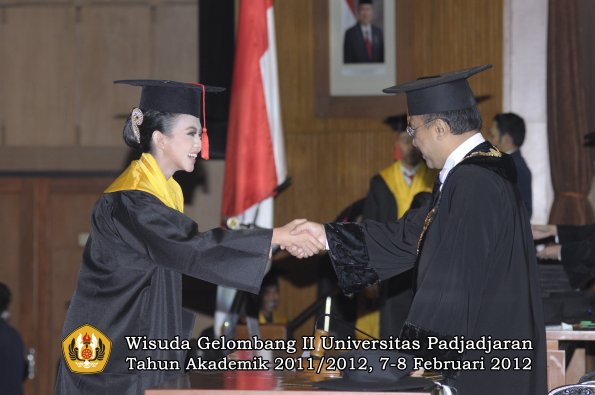 wisuda-fakultas-hukum-oleh-rektor-162