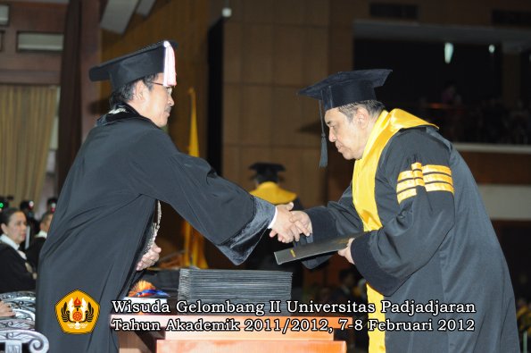 wisuda-program-doktor-oleh-direktur-pascasarjana-028-copy