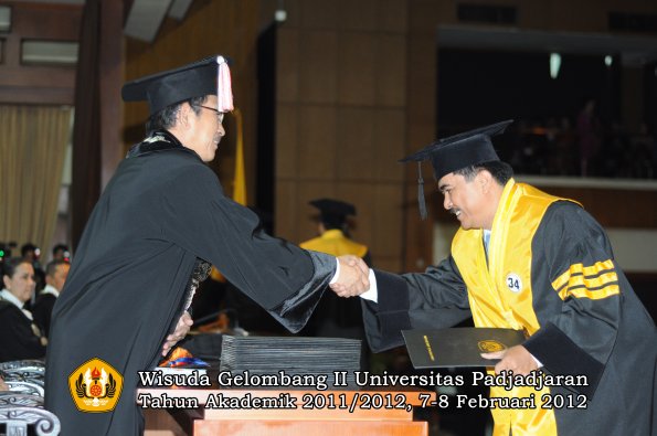 wisuda-program-doktor-oleh-direktur-pascasarjana-030-copy