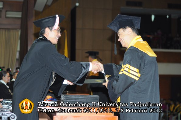 wisuda-program-doktor-oleh-direktur-pascasarjana-034-copy