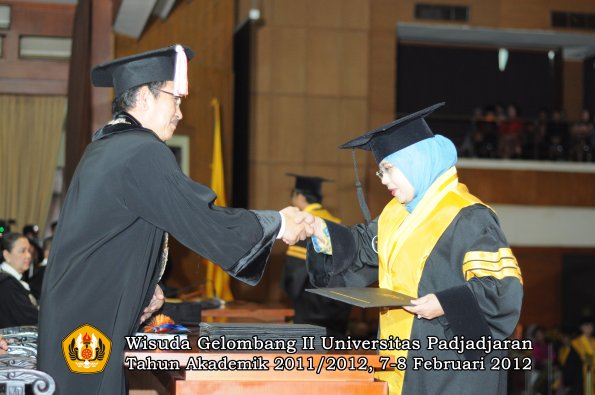 wisuda-program-doktor-oleh-direktur-pascasarjana-041-copy