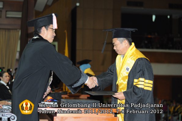 wisuda-program-doktor-oleh-direktur-pascasarjana-042-copy