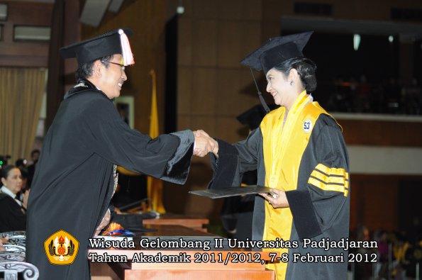 wisuda-program-doktor-oleh-direktur-pascasarjana-047-copy