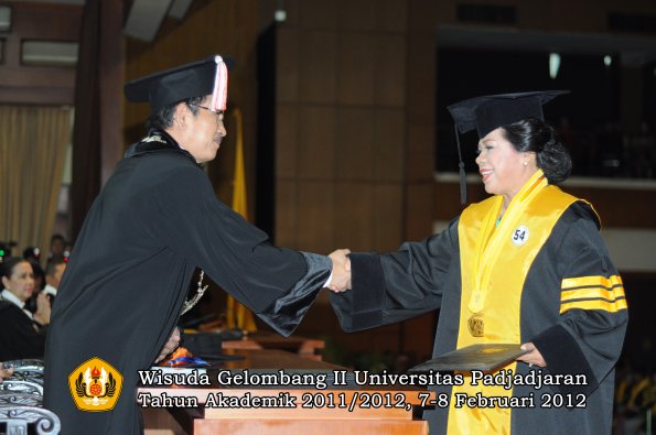 wisuda-program-doktor-oleh-direktur-pascasarjana-048-copy