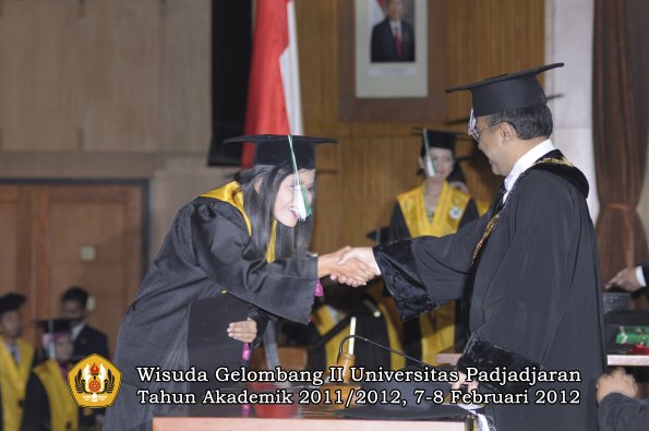 wisuda-program-magister-oleh-rektor-021-copy