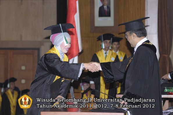 wisuda-program-magister-oleh-rektor-025-copy