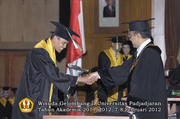 wisuda-program-magister-oleh-rektor-035-copy