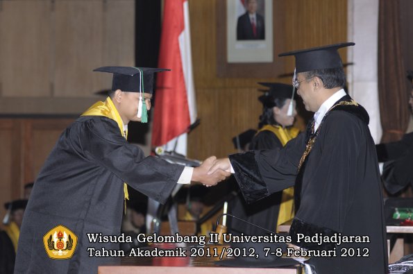 wisuda-program-magister-oleh-rektor-036-copy