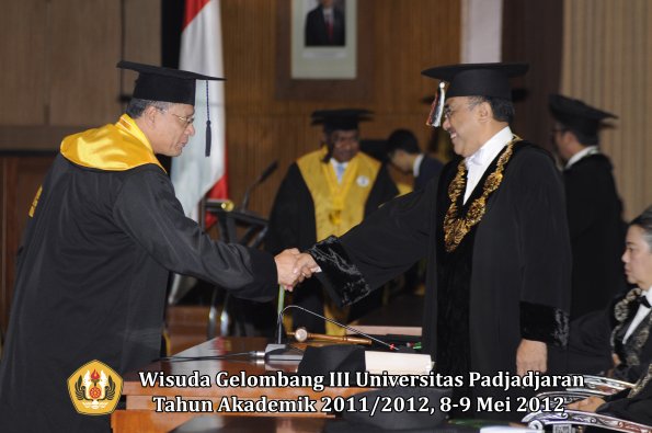 wisuda-unpad-gel-iii-2011_2012-pasca-sarjana-doktor-oleh-rektor-002