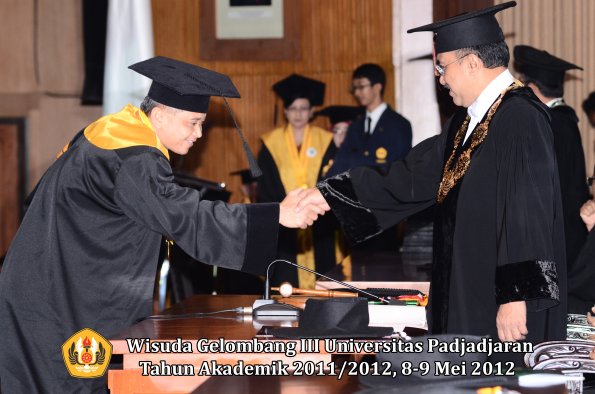 wisuda-unpad-gel-iii-2011_2012-pasca-sarjana-doktor-oleh-rektor-008