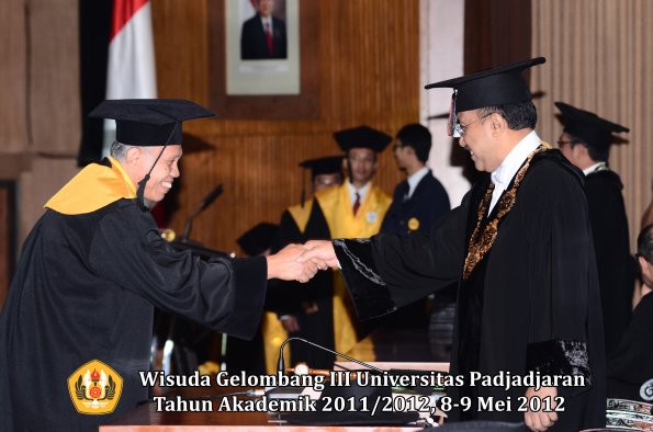 wisuda-unpad-gel-iii-2011_2012-pasca-sarjana-doktor-oleh-rektor-011