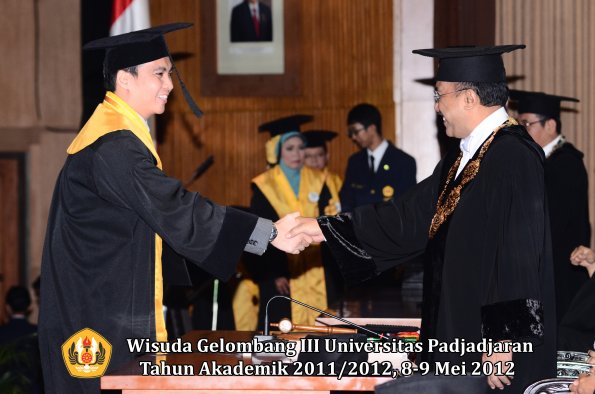wisuda-unpad-gel-iii-2011_2012-pasca-sarjana-doktor-oleh-rektor-015