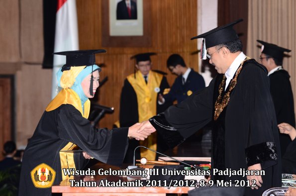 wisuda-unpad-gel-iii-2011_2012-pasca-sarjana-doktor-oleh-rektor-016