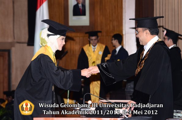 wisuda-unpad-gel-iii-2011_2012-pasca-sarjana-doktor-oleh-rektor-019