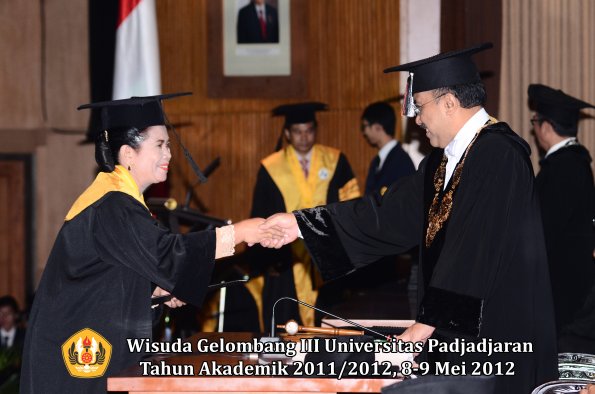 wisuda-unpad-gel-iii-2011_2012-pasca-sarjana-doktor-oleh-rektor-021