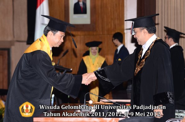 wisuda-unpad-gel-iii-2011_2012-pasca-sarjana-doktor-oleh-rektor-022