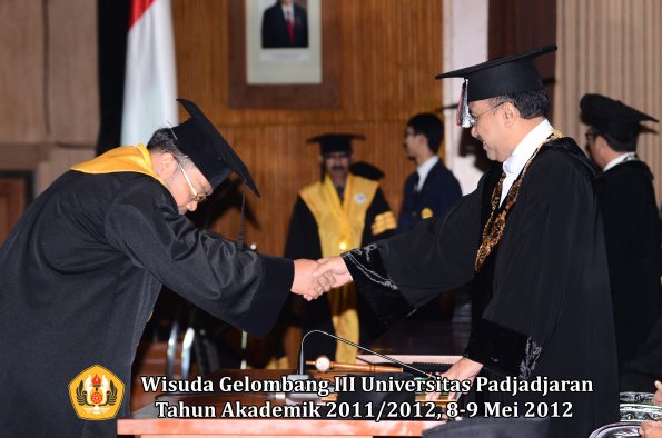 wisuda-unpad-gel-iii-2011_2012-pasca-sarjana-doktor-oleh-rektor-025