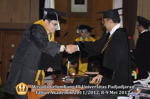 wisuda-unpad-gel-iii-2011_2012-pasca-sarjana-magister-oleh-rektor-011