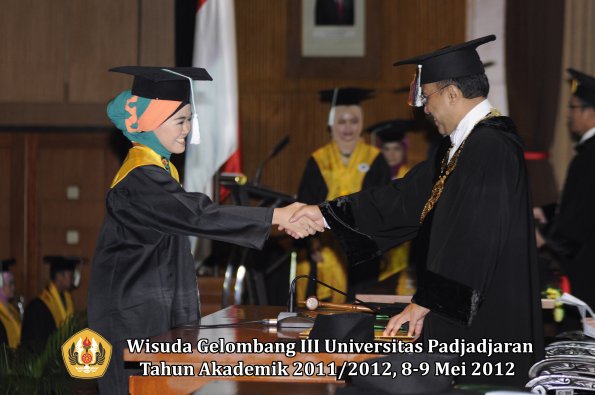 wisuda-unpad-gel-iii-2011_2012-pasca-sarjana-magister-oleh-rektor-017