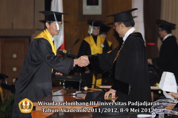 wisuda-unpad-gel-iii-2011_2012-pasca-sarjana-magister-oleh-rektor-021