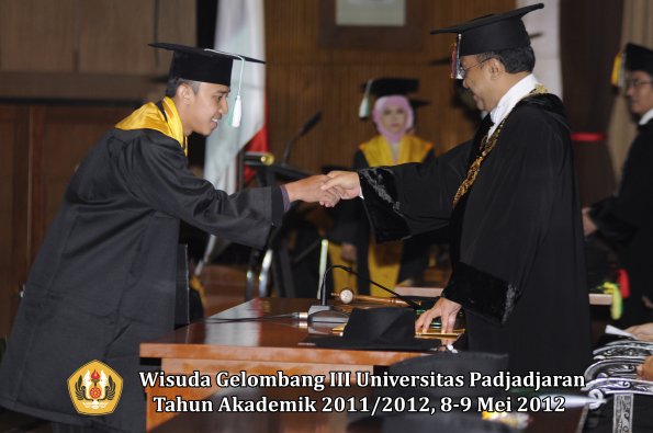 wisuda-unpad-gel-iii-2011_2012-pasca-sarjana-magister-oleh-rektor-024