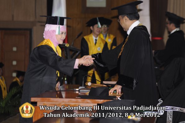 wisuda-unpad-gel-iii-2011_2012-pasca-sarjana-magister-oleh-rektor-025
