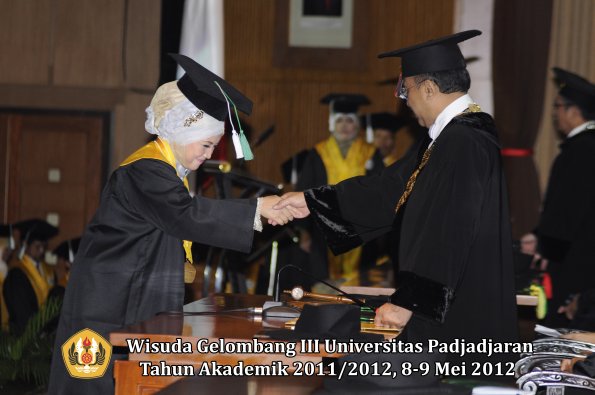wisuda-unpad-gel-iii-2011_2012-pasca-sarjana-magister-oleh-rektor-030
