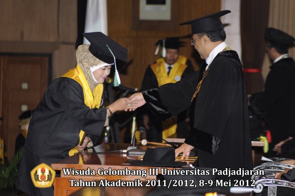 wisuda-unpad-gel-iii-2011_2012-pasca-sarjana-magister-oleh-rektor-031