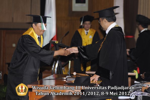 wisuda-unpad-gel-iii-2011_2012-pasca-sarjana-magister-oleh-rektor-032