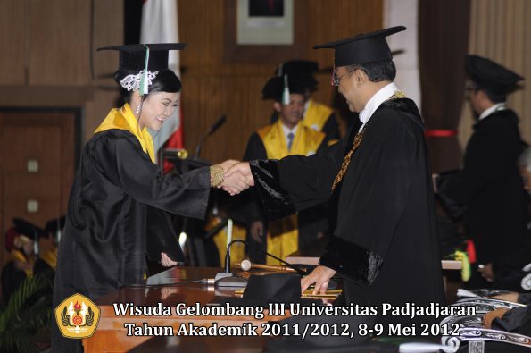 wisuda-unpad-gel-iii-2011_2012-pasca-sarjana-magister-oleh-rektor-035