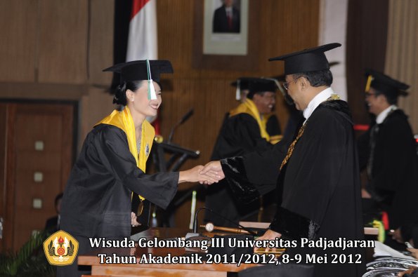 wisuda-unpad-gel-iii-2011_2012-pasca-sarjana-magister-oleh-rektor-052