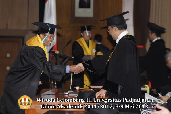 wisuda-unpad-gel-iii-2011_2012-pasca-sarjana-magister-oleh-rektor-053