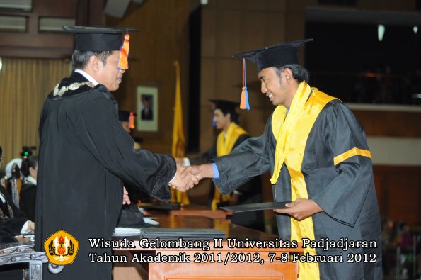 wisuda-fakultas-teknik-geologi-oleh-dekan-024-copy