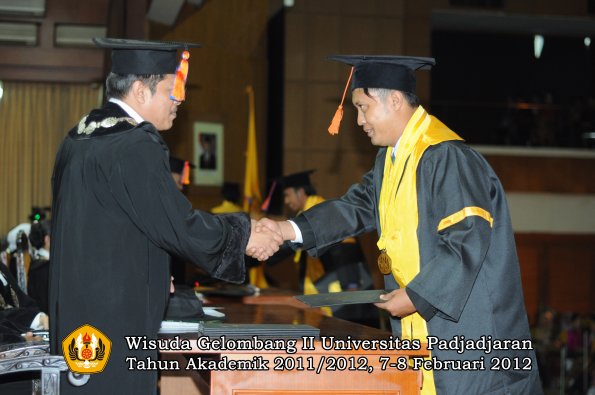 wisuda-fakultas-teknik-geologi-oleh-dekan-025-copy