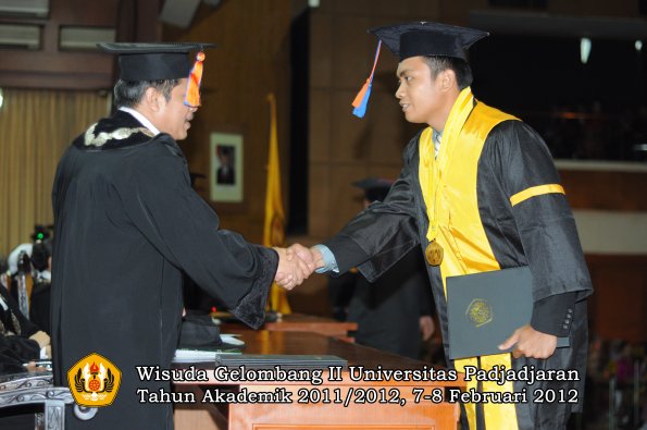 wisuda-fakultas-teknik-geologi-oleh-dekan-026-copy