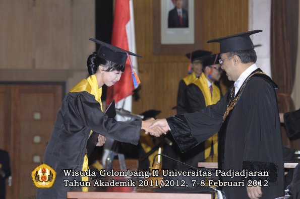 wisuda-fakultas-teknik-geologi-oleh-rektor-018-copy