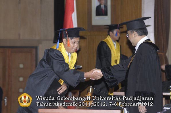 wisuda-fakultas-teknik-geologi-oleh-rektor-025-copy