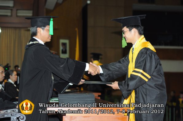 wisuda-fakultas-kedokteran-oleh-dekan-024-copy