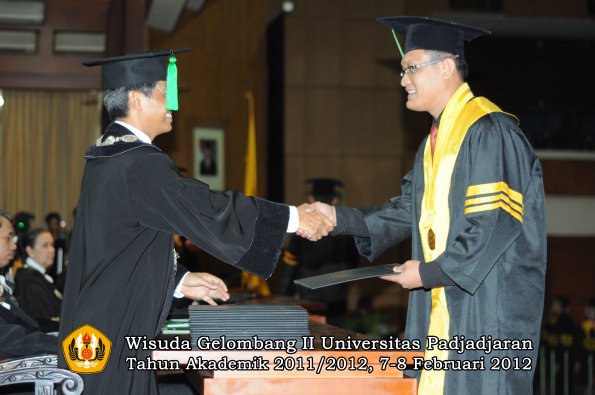 wisuda-fakultas-kedokteran-oleh-dekan-025-copy