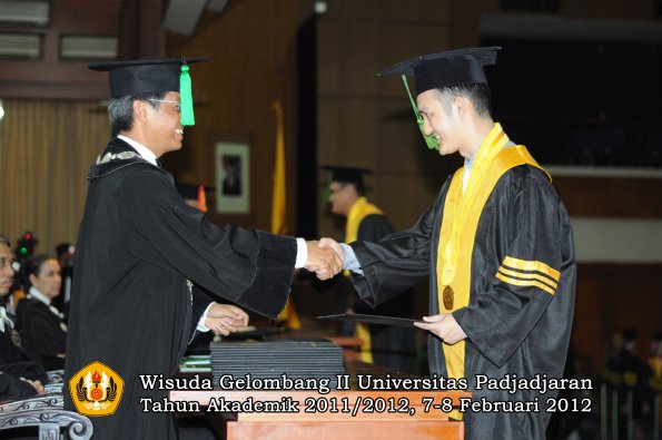 wisuda-fakultas-kedokteran-oleh-dekan-026-copy