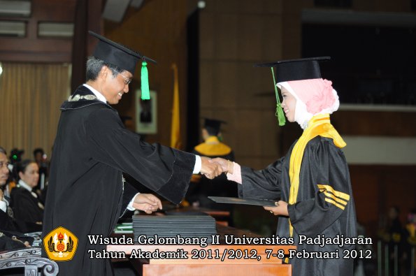 wisuda-fakultas-kedokteran-oleh-dekan-027-copy