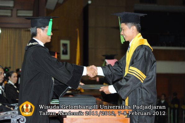 wisuda-fakultas-kedokteran-oleh-dekan-028-copy