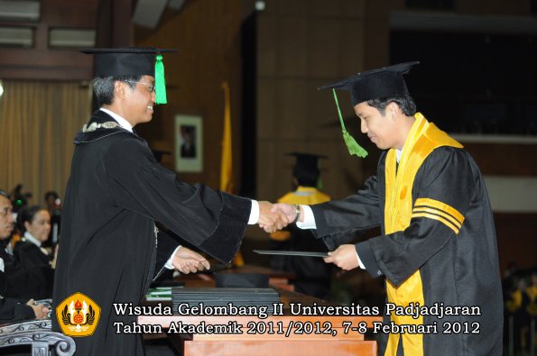 wisuda-fakultas-kedokteran-oleh-dekan-034-copy